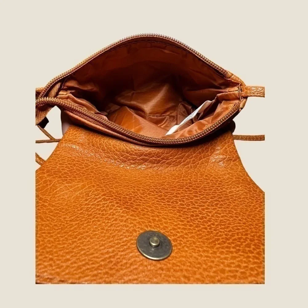 𝅺MOSSIMO Small Tan Crossbody Bag with Tassel - Picture 4 of 7